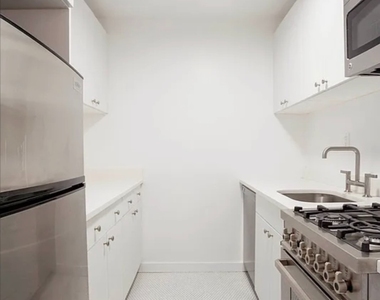 65 4th Avenue - Photo Thumbnail 2