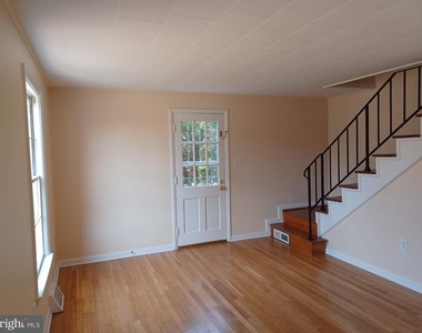 220 E Whitlock Avenue - Photo Thumbnail 2