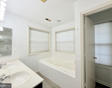 70 Dorothy Lane - Photo Thumbnail 20