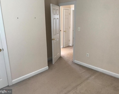 8010 Duck Pond Terrace - Photo Thumbnail 11