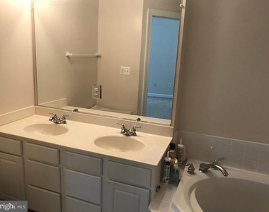 8010 Duck Pond Terrace - Photo Thumbnail 17