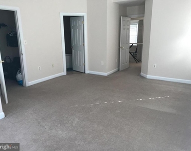 8010 Duck Pond Terrace - Photo Thumbnail 15