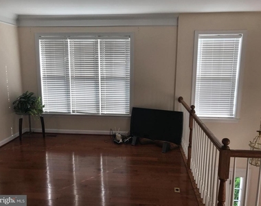 8010 Duck Pond Terrace - Photo Thumbnail 6