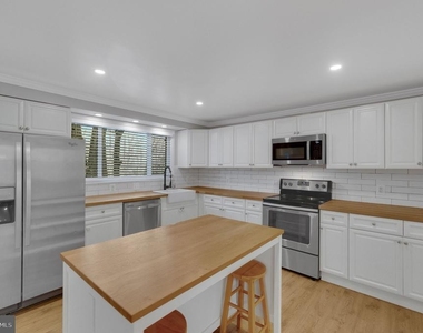 16080 Deer Park Drive - Photo Thumbnail 7