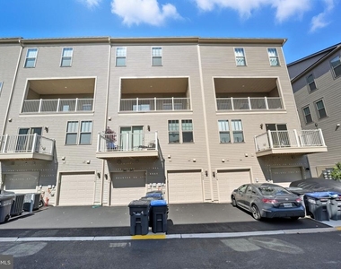 709 Thomas Ln - Photo Thumbnail 1