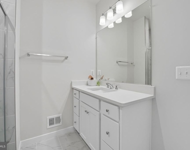 709 Thomas Ln - Photo Thumbnail 18