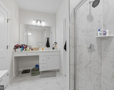 709 Thomas Ln - Photo Thumbnail 19