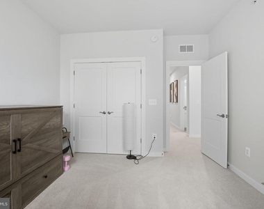 709 Thomas Ln - Photo Thumbnail 21