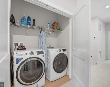 709 Thomas Ln - Photo Thumbnail 24