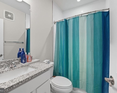 707 Thomas Lane - Photo Thumbnail 14