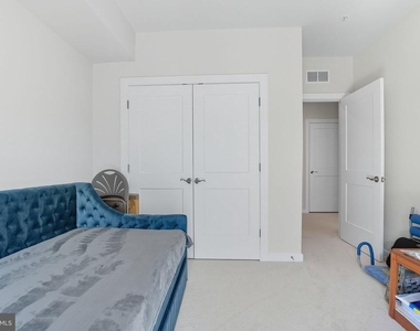 707 Thomas Lane - Photo Thumbnail 16