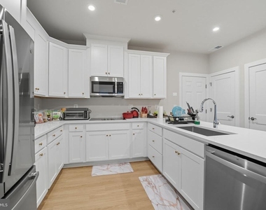 707 Thomas Lane - Photo Thumbnail 9