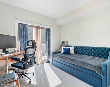 707 Thomas Lane - Photo Thumbnail 15