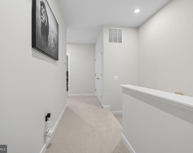 707 Thomas Lane - Photo Thumbnail 19