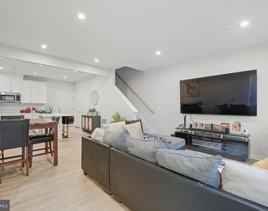 707 Thomas Lane - Photo Thumbnail 3