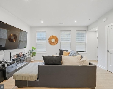 707 Thomas Lane - Photo Thumbnail 5