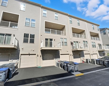707 Thomas Lane - Photo Thumbnail 2