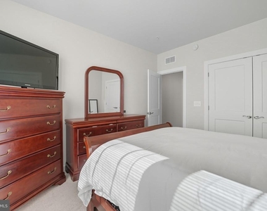 707 Thomas Lane - Photo Thumbnail 13