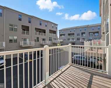707 Thomas Lane - Photo Thumbnail 17