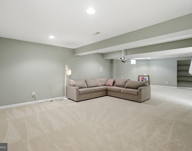 25403 Vacation Place - Photo Thumbnail 34