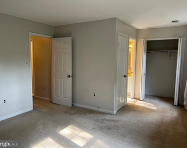 7384 Jiri Woods Court - Photo Thumbnail 19