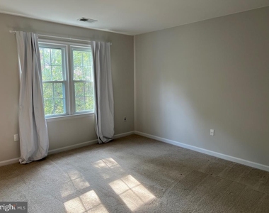 7384 Jiri Woods Court - Photo Thumbnail 17
