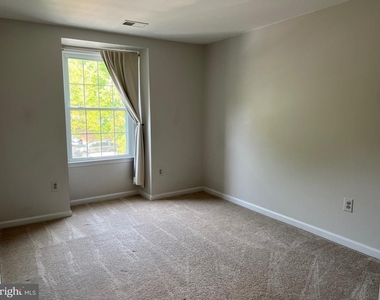 7384 Jiri Woods Court - Photo Thumbnail 22