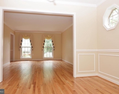 10295 Dunn Meadow Road - Photo Thumbnail 7