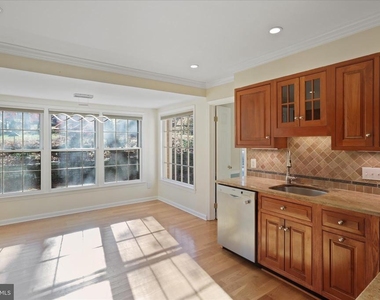 6543 Cedarwood Court - Photo Thumbnail 12