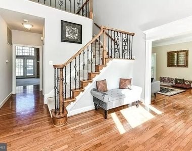 1088 Safa Street - Photo Thumbnail 2