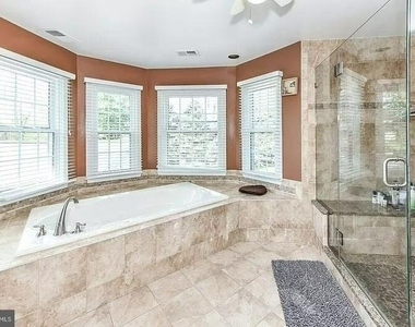1088 Safa Street - Photo Thumbnail 11