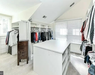 1088 Safa Street - Photo Thumbnail 9