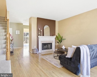 12150 Wedgeway Court - Photo Thumbnail 4