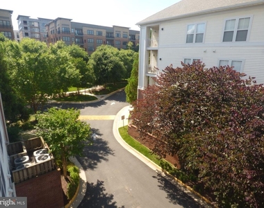 2931 Deer Hollow Way - Photo Thumbnail 17