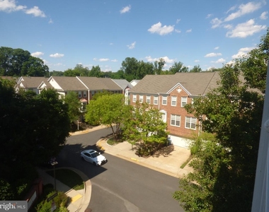 2931 Deer Hollow Way - Photo Thumbnail 16