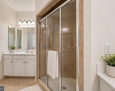 5722 Callcott Way - Photo Thumbnail 32