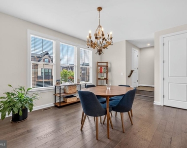8106 Zoe Place - Photo Thumbnail 10