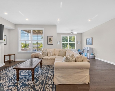 8106 Zoe Place - Photo Thumbnail 5
