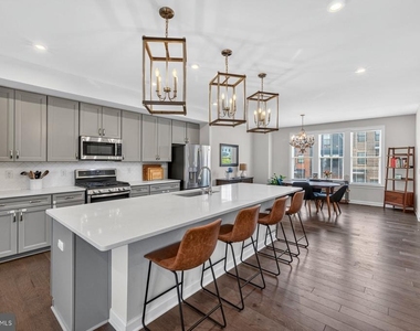 8106 Zoe Place - Photo Thumbnail 8