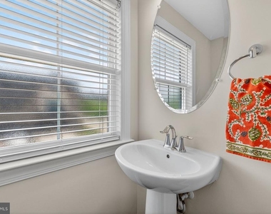 8106 Zoe Place - Photo Thumbnail 12