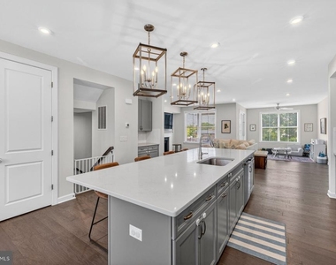 8106 Zoe Place - Photo Thumbnail 2