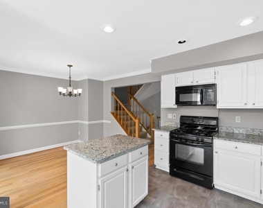 3740 Farmland Drive - Photo Thumbnail 12