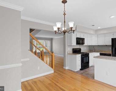 3740 Farmland Drive - Photo Thumbnail 6
