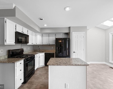 3740 Farmland Drive - Photo Thumbnail 10