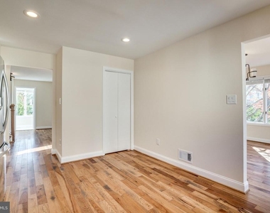 6505 Gretna Green Way - Photo Thumbnail 5