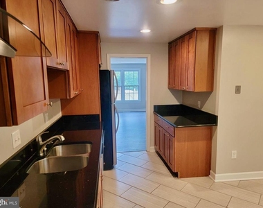 8029 Sleepy View Lane - Photo Thumbnail 4