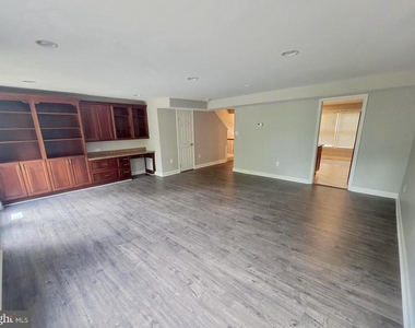 8029 Sleepy View Lane - Photo Thumbnail 2