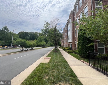 3048 Rittenhouse - Photo Thumbnail 17