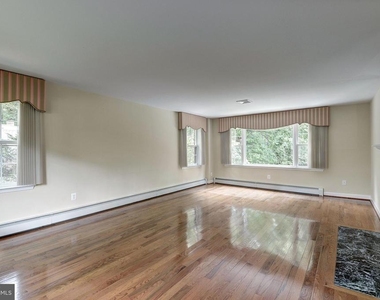 929 Woburn Court - Photo Thumbnail 3