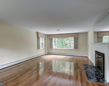929 Woburn Court - Photo Thumbnail 4